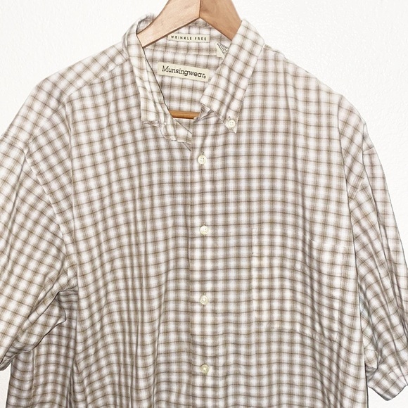 Munsingwear Tan Plaid Button Down Short Sleeve Shirt - Picture 2 of 7